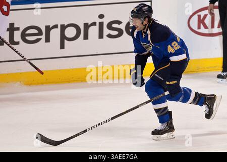 17 novembre 2011 - Saint Louis, Missouri, U. S -, Louis Blues Center David Backes (42) vu lors d'un match de la LNH entre les Panthers de la Floride et les Louis Blues au Scottrade Center à Saint Louis, Missouri. (Crédit image : © Scott Kane/Southcreek/ZUMAPRESS.com) Banque D'Images