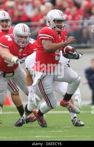 19 novembre 2011 - Columbus, Ohio, U. S - Ohio State Buckeyes quarterback Braxton Miller (5) court dans le premier quart du match entre Penn State et Ohio State à Ohio Stadium, Columbus, Ohio. Penn State bat Ohio State 20-16. (Crédit image : © Scott Stuart/Southcreek/ZUMAPRESS.com) Banque D'Images