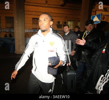 18 novembre 2011 - Saint-Pétersbourg, Russie - première Ligue russe. L'attaquant de l'Anzhi FC SAMUEL ETO'O avant le match. L'attaquant camerounais joue actuellement pour le club de football russe Anzhi Makhachkala . (Crédit image : © PhotoXpress/ZUMAPRESS.com) Banque D'Images
