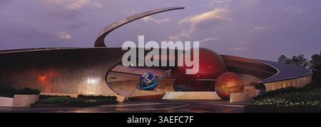 27 mai 2003 ; Lake Buena Vista, FL, États-Unis ; mission : ESPACE C Mission : ESPACE présenté par HP au Walt Disney World Resort à Lake Buena Vista, Fla. L'attraction engage les invités d'Epcot dans une mission d'entraînement passionnante qui les emmène dans l'espace lointain. . (Crédit image : Peter Stachiw/ZUMAPRESS.com) Banque D'Images