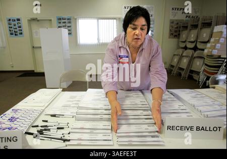 3 juin 2008, Oceanside, Californie, États-Unis travailleuse de sondage MARIA Antle, qui est devenue citoyenne américaine en septembre dernier (image de crédit : San Diego Union-Tribune/ZUMAPRESS.com) Banque D'Images