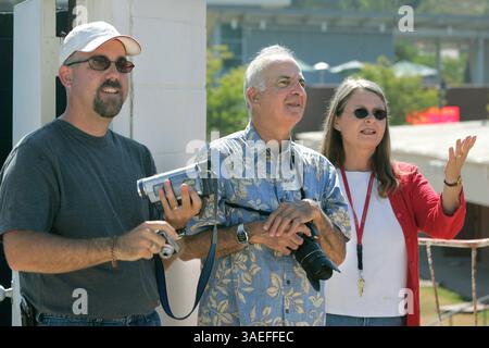 1er juillet 2008, San Marcos, California, USA regarder l'un des quatre principaux murs de l'ancien bâtiment du Planétarium au Palomar College descendre (crédit image : San Diego Union-Tribune/ZUMAPRESS.com) Banque D'Images