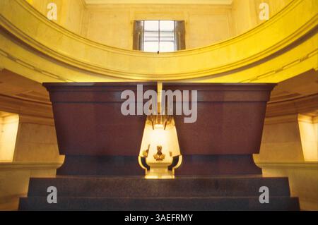 10 juillet 2000 ; New York, NY, États-Unis ; intérieur de la tombe de l'ancien président GRANT.. (Crédit image : Rob Schoenbaum/ZUMAPRESS.com) Banque D'Images