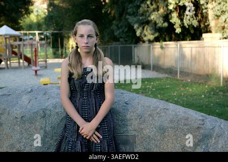 27 septembre 2010 - Ramona, Californie, États-Unis - CASSIDY BLANKENBAKER dans un parc près de chez elle. Cassidy est la petite-fille de Sharrel Blankenbaker qui l'a défendue et sauvée d'un kidnappeur potentiel. La grand-mère a confronté un homme armé qui tentait d'enlever sa petite-fille de 12 ans. Sharrel a pu libérer Cassidy mais a été tué par balle dans l'altercation à Amarillo, Texas, le 3 août 2010 (crédit image : San Diego Union-Tribune/ZUMAPRESS.com) Banque D'Images