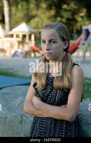 27 septembre 2010 - Ramona, Californie, États-Unis - CASSIDY BLANKENBAKER dans un parc près de chez elle. Cassidy est la petite-fille de Sharrel Blankenbaker qui l'a défendue et sauvée d'un kidnappeur potentiel. La grand-mère a confronté un homme armé qui tentait d'enlever sa petite-fille de 12 ans. Sharrel a réussi à libérer Cassidy, mais a été tué par balle dans l'altercation à Amarillo, Texas (crédit image : San Diego Union-Tribune/ZUMAPRESS.com) Banque D'Images