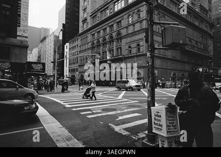 AJAXNETPHOTO. OCT. 2000. MANHATTAN, NEW YORK, ÉTATS-UNIS. - FAMED - CARNEGIE HALL DU COIN 7TH AVE ET W 56TH STREET. PHOTO :JONATHAN EASTLAND/AJAX REF :3549BW 05 19 Banque D'Images