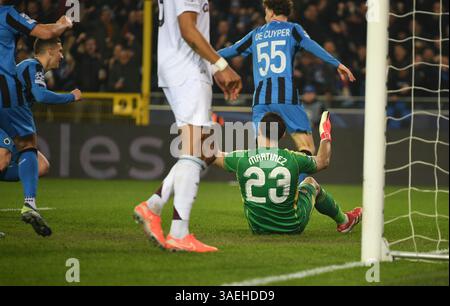 Emiliano Mart’nez en action lors du match du groupe 16 de la Ligue des Champions de l’UEFA 2024 entre le Club Brugge et l’Aston Villa, Jan Breydel Stadium, 4 mars 2025 avec : Emiliano Martínez où : Brugge, Belgique quand : 04 mars 2025 crédit : Anthony Stanley/WENN Banque D'Images