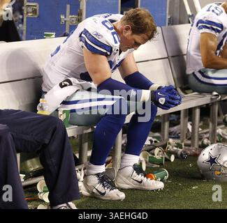 24 décembre 2011 - Arlington, TX, États-Unis - Dallas Cowboys Tight End Jason Witten (82) est assis sur le banc tard dans une défaite de 20-7 contre les Eagles de Philadelphie au Cowboys Stadium à Arlington, Texas, samedi 24 décembre 2011. (Crédit image : © Ron T. Ennis/MCT/MCT/ZUMAPRESS.com) Banque D'Images