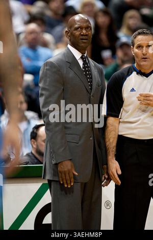 27 décembre 2011 Milwaukee, WI. Bradley Center..Minnesota Timberwolves entraîneur adjoint Terry porter a remplacé l'entraîneur-chef Rick Adelman ce soir..Minnesota Timberwolves a perdu contre les Bucks de Milwaukee 95-98. Mike McGinnis/CSM(image crédit : © Mike McGinnis/Cal Sport Media/ZUMAPRESS.com) Banque D'Images