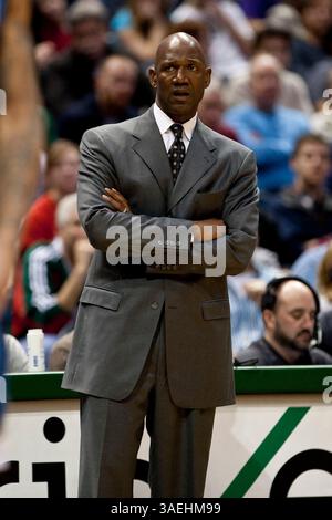 27 décembre 2011 Milwaukee, WI. Bradley Center..Minnesota Timberwolves entraîneur adjoint Terry porter a remplacé l'entraîneur-chef Rick Adelman ce soir..Minnesota Timberwolves a perdu contre les Bucks de Milwaukee 95-98. Mike McGinnis/CSM(image crédit : © Mike McGinnis/Cal Sport Media/ZUMAPRESS.com) Banque D'Images