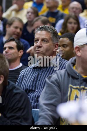 Décembre 29 2011 : Bruce Pearl, ancien entraîneur de basketball masculin des bénévoles du Tennessee, participe au match de basketball universitaire Marquette - Vanderbilt au Bradley Center, Milwaukee, Wisconsin. (Crédit image : © Damen Jackson/Cal Sport Media/ZUMAPRESS.com) Banque D'Images