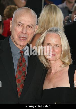 16 juin 2008 - Los Angeles, Californie, États-Unis - L'acteur ALAN ARKIN et sa femme SUZANNE à la première mondiale 'Get Smart' au Mann Village Theater (image crédit : Paul Fenton/ZUMAPRESS.com) Banque D'Images