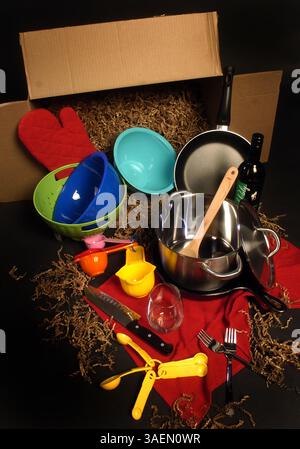 18 août 2011 - Walnut Creek, CA, USA - les nécessités pour une première cuisine d'appartement sont exposées au studio à Walnut Creek, Californie, le 18 août 2011. (Crédit image : © Mark Dufrene/Contra Costa Times/MCT/ZUMAPRESS.com) Banque D'Images