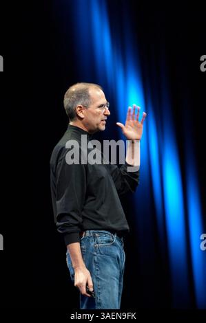 09 janvier 2007 - San Francisco, Californie, États-Unis - Apple Computer Inc Le PDG STEVE JOBS présente l'iPhone lors de MacWorld 2007 au Moscone Center. (Crédit image : © Jerome Brunet/ZUMAPRESS.com) Banque D'Images