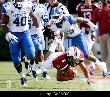 8 octobre 2011 - Columbia, SC, États-Unis - Caroline du Sud Gamecocks cornerback Akeem Auguste (3) déplace le ballon lors d'un retour de coup d'envoi pendant la seconde moitié de l'action. Les Gamecocks de Caroline du Sud ont battu les Wildcats du Kentucky, 54-3, au Williams-Brice Stadium, à Columbia, en Caroline du Sud. samedi 8 octobre 2011. (Crédit image : © Tracy Glantz/The State/MCT/ZUMAPRESS.com) Banque D'Images