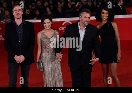 27 oct. 2011 - Rome, Italie - DAVID THEWILS, MICHELLE YEOH, LUC BESSON et VIRGINIE BESSON SILLA sur le tapis rouge pour ''la Dame'' au Rome film Festical 2011. (Crédit image : © Evandro Inetti/ZUMAPRESS.com) Banque D'Images