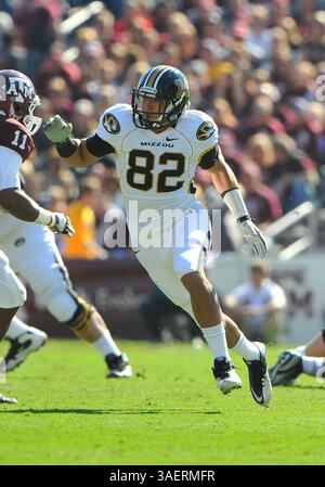 29 octobre 2011 : les Tigers du Missouri se terminent Michael Egnew #82 pendant le match entre les Tigers de l'Université du Missouri et les Aggies de l'Université A&M du Texas à Kyle Field à College Station, Texas. Les tigres gagnent contre les Aggies, 38-31.(image crédit : © Patrick Green/Cal Sport Media/ZUMAPRESS.com) Banque D'Images