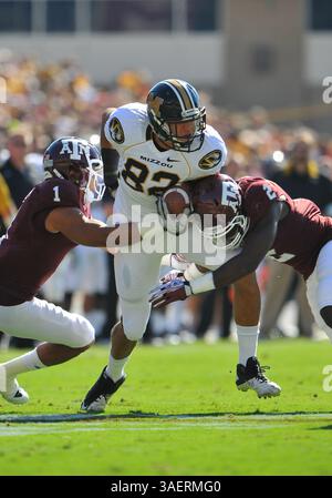29 octobre 2011 : les Tigers du Missouri se terminent Michael Egnew #82 pendant le match entre les Tigers de l'Université du Missouri et les Aggies de l'Université A&M du Texas à Kyle Field à College Station, Texas. Les tigres gagnent contre les Aggies, 38-31.(image crédit : © Patrick Green/Cal Sport Media/ZUMAPRESS.com) Banque D'Images