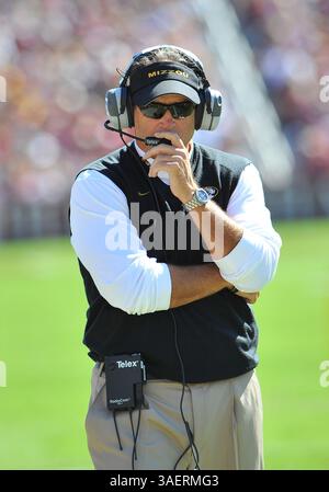 29 octobre 2011 : entraîneur-chef des Missouri Tigers Gary Pinkel pendant le match entre les Tigers de l'Université du Missouri et les Aggies de l'Université A&M du Texas à Kyle Field à College Station, Texas. Les tigres gagnent contre les Aggies, 38-31.(image crédit : © Patrick Green/Cal Sport Media/ZUMAPRESS.com) Banque D'Images