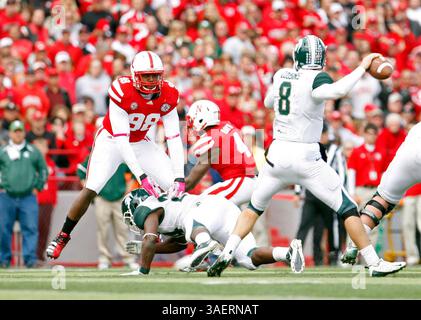 29 octobre 2011 : Josh Williams se concentre sur le quarterback Kirk cousins de l'État du Michigan lors du match de football NCAA entre les Cornhuskers du Nebraska et les Spartans de l'État du Michigan au Memorial Stadium de Lincoln ne. (Crédit image : © Marcus Scheer/Cal Sport Media/ZUMAPRESS.com) Banque D'Images