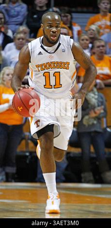 3 novembre 2011 : Trae Golden (11 ans), garde du Tennessee, en action lors d'un match de basket-ball de la NCAA entre les volontaires du Tennessee et les Carson Newman Eagles au Thompson-Boling Arena à Knoxville TN. (Crédit image : © TPL Sports. COM/Cal Sport Media/ZUMAPRESS.com) Banque D'Images