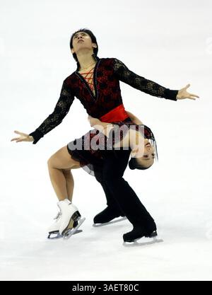 05 nov. 2011 ; Shanghai, CHINE ; Sui Wenjing et Han Cong de Chine se produisent en patinage libre en couples lors du Grand Prix ISU de patinage artistique 2011.(image crédit : © Tongzhou Zhang/Osports via ZUMA Wire) Banque D'Images