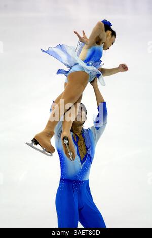 05 nov. 2011 ; Shanghai, CHINE ; Yu Xiaoyu et Jin Yang de Chine se produisent en patinage libre en couples lors du Grand Prix ISU de patinage artistique 2011.(image crédit : © Tongzhou Zhang/Osports via ZUMA Wire) Banque D'Images