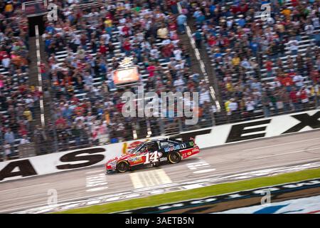FORT WORTH, TX - nov 06, 2011 : Tony Stewart remporte la course AAA Texas 500 au Texas Motor Speedway de Fort Worth, TX. (Crédit image : © ASP/Cal Sport Media/ZUMAPRESS.com) Banque D'Images