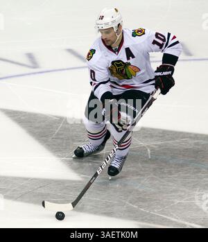 23 novembre 2011 : Patrick Sharp (10 ans), Blackhawks de Chicago, lors du match contre les Sharks de San Jose. Sharks battent les Blackhawks 1-0 au HP Pavillion à San Jose, CA. (Crédit image : © William Mancebo/Cal Sport Media/ZUMAPRESS.com) Banque D'Images