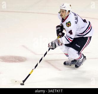23 novembre 2011 : les Blackhawks de Chicago Niklas Hjalmarsson (4) lors du match contre les Sharks de San Jose. Sharks battent les Blackhawks 1-0 au HP Pavillion à San Jose, CA. (Crédit image : © William Mancebo/Cal Sport Media/ZUMAPRESS.com) Banque D'Images