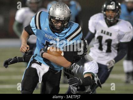 25 novembre 2011 - Albuquerque, NM, États-Unis - rr. Reece White de Sue Cleveland (5) porte le ballon dans le match de vendredi soir contre Rio Rancho, Nov. 25, 2011. (Crédit image : © Pat Vasquez-Cunningham/Albuquerque Journal/ZUMAPRESS.com) Banque D'Images