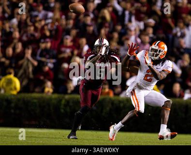 26 novembre 2011 - Columbia, Caroline du Sud, U. S - le récepteur large des Clemson Tigers Sammy Watkins (2) et le cornerback des Gamecocks de Caroline du Sud Stephon Gilmore (5) en action lors du match de football des Caroline du Sud vs Clemson. Les Gamecocks battent les Tigers 34 à 13. (Crédit image : © Tony Brown/Southcreek/ZUMAPRESS.com) Banque D'Images