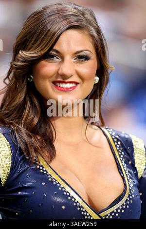 27 novembre 2011 - Saint Louis, Missouri, U. S - cheerleader des Rams vu lors du match de la NFL entre les Rams de Saint Louis et les Cardinals de l'Arizona au Edward Jones Dome à Louis, Missouri. Les cardinaux ont battu les Rams 23-20. (Crédit image : © Jimmy Simmons/Southcreek/ZUMAPRESS.com) Banque D'Images