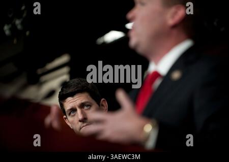 Dec. 7, 2011 - Washington, District of Columbia, États-Unis - Rep. PAUL RYAN (R-WI), président de la Commission du budget de la Chambre, s'est joint mercredi aux autres membres du comité républicain pour présenter un paquet de 10 projets de loi qui, selon eux, redresseraient le gâchis budgétaire. (Crédit image : © Pete Marovich/ZUMAPRESS.com) Banque D'Images