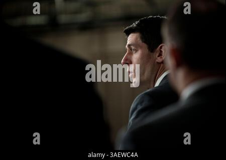 Dec. 7, 2011 - Washington, District of Columbia, États-Unis - Rep. PAUL RYAN (R-WI), président de la Commission du budget de la Chambre, s'est joint mercredi aux autres membres du comité républicain pour présenter un paquet de 10 projets de loi qui, selon eux, redresseraient le gâchis budgétaire. (Crédit image : © Pete Marovich/ZUMAPRESS.com) Banque D'Images