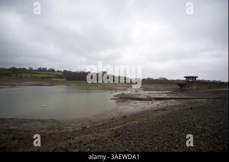 Dec. 8, 2011 - Londres - Ardingly Reservoir dans le Sussex le 8 décembre 2011..South East Water a demandé un ordre de sécheresse pour aider à remplir un réservoir alimentant plus de 65 000 maisons à travers l'est et l'Ouest Sussex... les niveaux d'eau utilisable au réservoir Ardingly sont à 12% après la sécheresse qui affecte certaines parties de l'Angleterre depuis juin...Ki Price (Credit image : © Ki Price/ZUMAPRESS.com) Banque D'Images