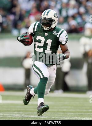 11 décembre 2011 - East Rutherford, NJ, USA - LaDainian Tomlinson des jets de New York court le ballon en première mi-temps contre les Chiefs de Kansas City au MetLife Stadium le dimanche 11 décembre 2011, à East Rutherford, New Jersey. (Crédit image : © Jim Mcisaac/Newsday/MCT/ZUMAPRESS.com) Banque D'Images