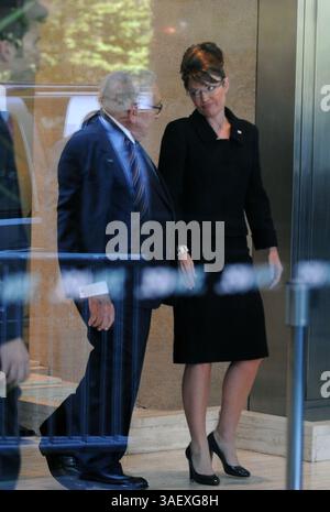 23 septembre 2008 - Manhattan, New York, États-Unis - la candidate républicaine américaine à la vice-présidence SARAH PALIN, la gouverneure de l'Alaska, rend visite à l'ancien secrétaire d'État américain HENRY KISSINGER (crédit image : © Bryan Smith/ZUMA Wire) Banque D'Images