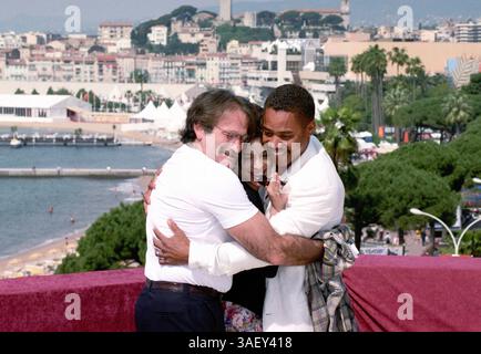 20 mai 1997 ; Cannes, FRANCE ; ROBIN WILLIAMS, CUBA GOODING JR. Et ANNABELLE Sciora au Festival de Cannes 1997. Banque D'Images
