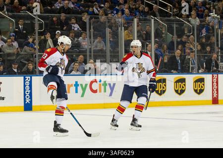 15 mars 2015 : le centre des Panthers de la Floride Brandon Pirri (73 ans) célèbre après avoir marqué un but pendant le match entre les Rangers de New York et les Panthers de la Floride au Madison Square Garden à Manhattan, New York . Les Rangers de New York battent les Panthers de Floride 2-1. Crédit obligatoire : Kostas Lymperopoulos/CSM (crédit image : © Kostas Lymperopoulos/Cal Sport Media/ZUMAPRESS.com) Banque D'Images