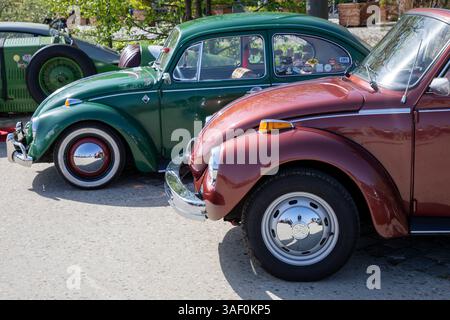 Bordeaux , France - 04 07 2025 : vw volkswagen line allemagne vieux coléoptère ancien bug de voiture vintage dans l'événement d'exposition Banque D'Images