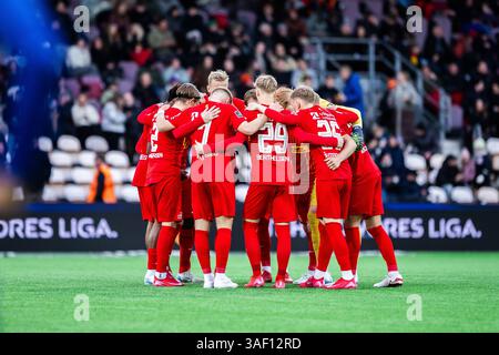Farum, Danemark. 06 avril 2025. Les joueurs du FC Nordsjaelland s’unissent en caucus lors du match de 3F Superliga entre le FC Nordsjaelland et le FC Copenhagen à Right to Dream Park à Farum. Crédit : Gonzales photo/Alamy Live News Banque D'Images