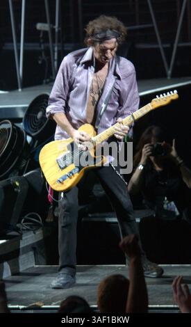 03 oct. 2005 ; Washington, DC, États-Unis ; Rock & Roll Legends THE ROLLING STONES se produisent en direct au MCI Center situé dans la capitale des Nations alors que le 2005 Bigger Bang Tour fait une halte à Washington. Crédit obligatoire : photo de Jason Moore/ZUMA Press. (©) Copyright 2005 par Jason Moore Banque D'Images