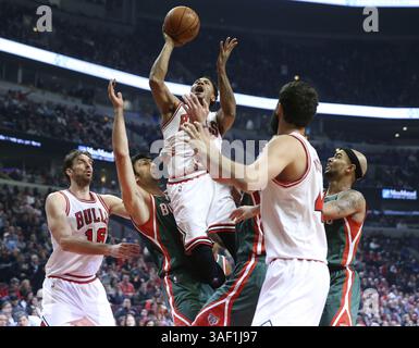 23 février 2015 - Chicago, il, USA - le garde des Bulls de Chicago Derrick Rose (1) va au panier contre les Bucks de Milwaukee lors de la première mi-temps le lundi 23 février 2015, au United Center de Chicago. (Crédit image : © Nuccio Dinuzzo/TNS/ZUMA Wire) Banque D'Images