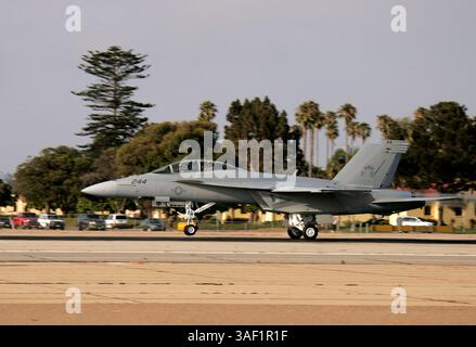 17 juillet 2005 ; Coronado, Californie, États-Unis ; F-16 lors de la première mondiale « furtive » tenue à la Naval Air Station North Island (NASNI). Crédit obligatoire : photo de Lisa O'Connor/ZUMA Press. (©) Copyright 2005 par Lisa O'Connor Banque D'Images