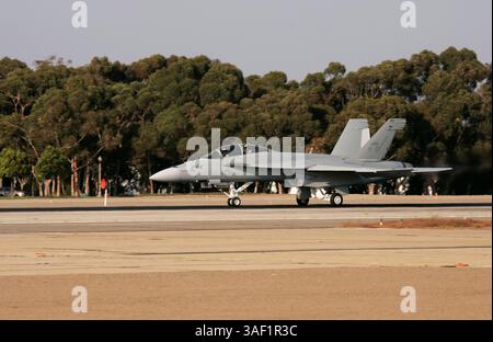17 juillet 2005 ; Coronado, Californie, États-Unis ; F-16 lors de la première mondiale « furtive » tenue à la Naval Air Station North Island (NASNI). Crédit obligatoire : photo de Lisa O'Connor/ZUMA Press. (©) Copyright 2005 par Lisa O'Connor Banque D'Images