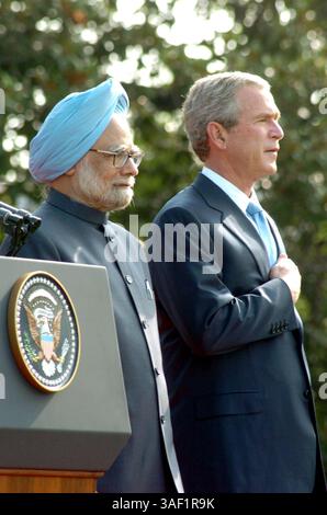 18 juillet 2005 ; Washington, DC, États-Unis ; le premier ministre indien MANMOHAN SINGH visite le président américain GEORGE W. BUSH à la Maison Blanche à Washington DC. le premier ministre indien effectue une visite de trois jours aux États-Unis. Crédit obligatoire : photo de PIB/ZUMA Press. (©) Copyright 2005 par PIB Banque D'Images