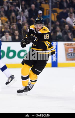 12 mars 2015 - Boston, Massachusetts, États-Unis - Reilly Smith (18 ans), aile droite des Bruins de Boston, lors du match de la LNH entre le Lightning de Tampa Bay et les Bruins de Boston, qui s'est tenu au TD Garden à Boston, Massachusetts. Les Bruins battent le Lightning 3-2 en prolongation. Eric Canha/CSM(image crédit : © Eric Canha/Cal Sport Media/ZUMAPRESS.com) Banque D'Images