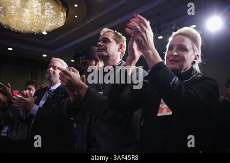 20 février 2015 - Washington, District of Columbia, États-Unis d'Amérique - les démocrates applaudissent alors qu'ils écoutent le président des États-Unis Barack Obama lors de la session générale de la réunion d'hiver du DNC 2015 le 20 février 2015 à Washington, DC. Le président Obama a pris la parole et participé à une table ronde. Crédit : Alex Wong / Pool via CNP (crédit image : © Alex Wong/CNP/ZUMAPRESS.com) Banque D'Images