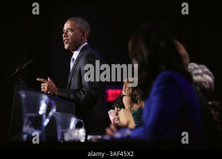 20 février 2015 - Washington, District of Columbia, États-Unis d'Amérique - le président des États-Unis Barack Obama prend la parole lors de la session générale de la réunion d'hiver 2015 du DNC le 20 février 2015 à Washington, DC. Le président Obama a pris la parole lors de l'événement et a participé à une table ronde. Crédit : Alex Wong / Pool via CNP (crédit image : © Alex Wong/CNP/ZUMAPRESS.com) Banque D'Images